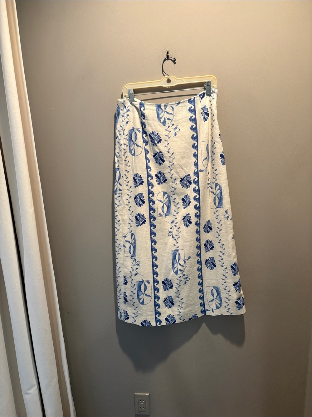 Rachel Zoe White Maxi Skirt with Blue Floral Stripe Pattern